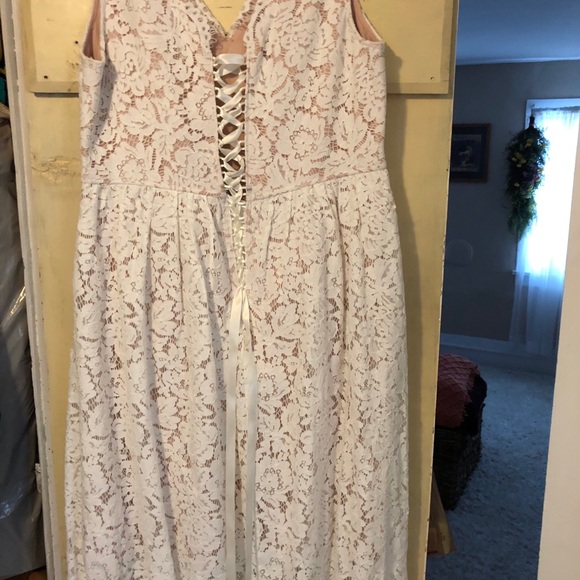 Lulu’s white lace dress - Picture 12 of 14